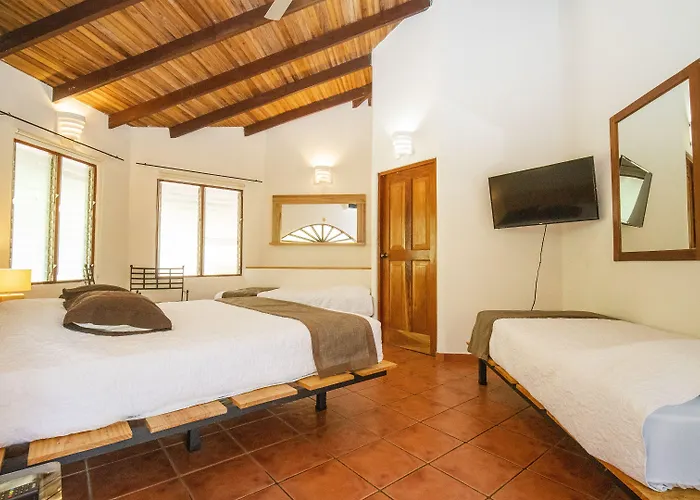 Luna Llena Bed & Breakfast Tamarindo